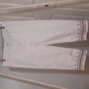NWOT Chicos Perfect Stretch Girlfriend Capri 1.5